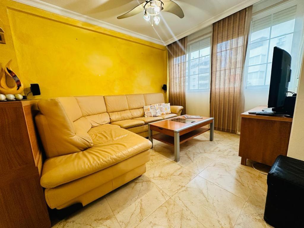 Apartamento Avenida ฟูเอนฮิโรลา ภายนอก รูปภาพ