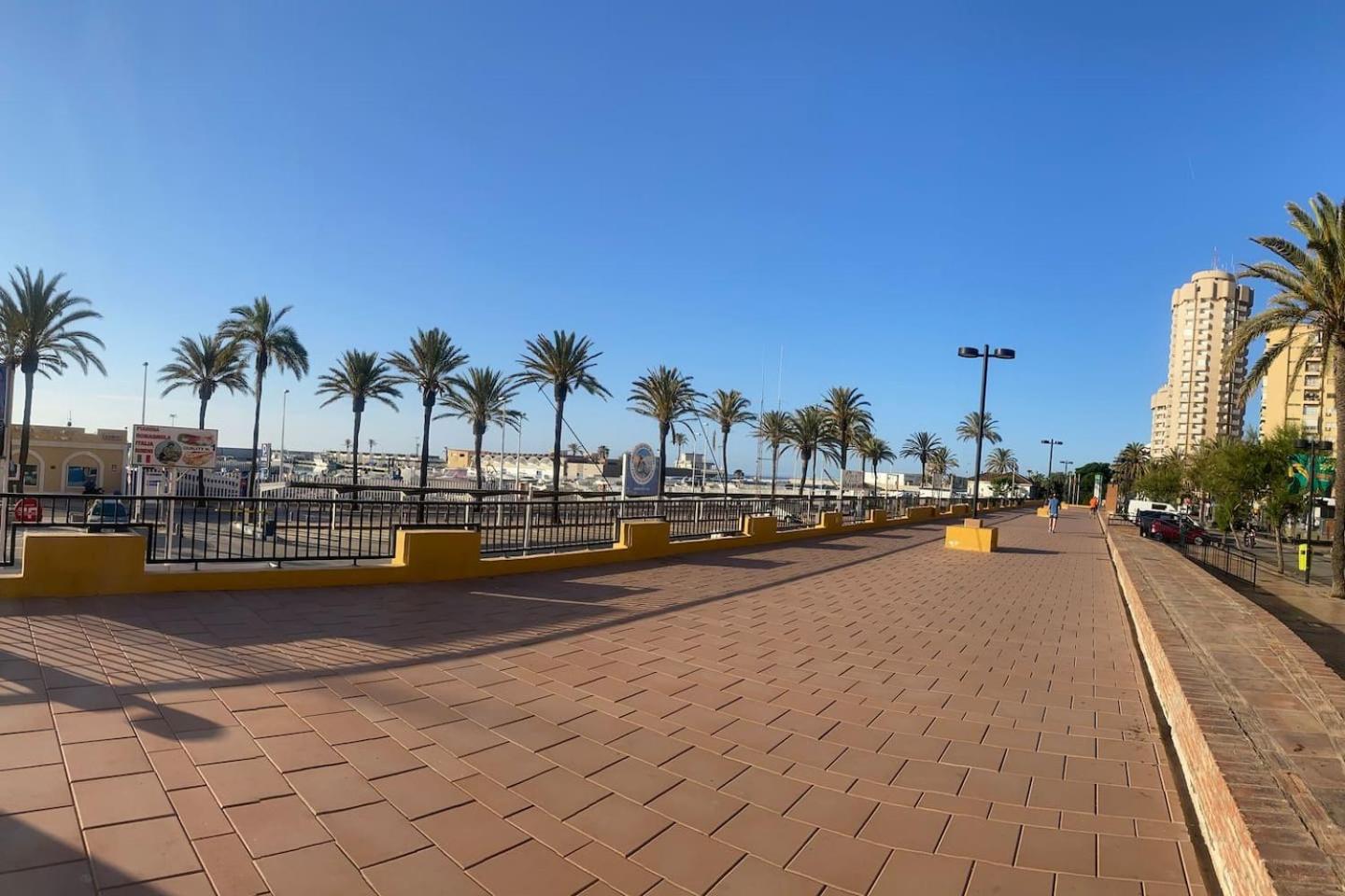 Apartamento Avenida ฟูเอนฮิโรลา ภายนอก รูปภาพ